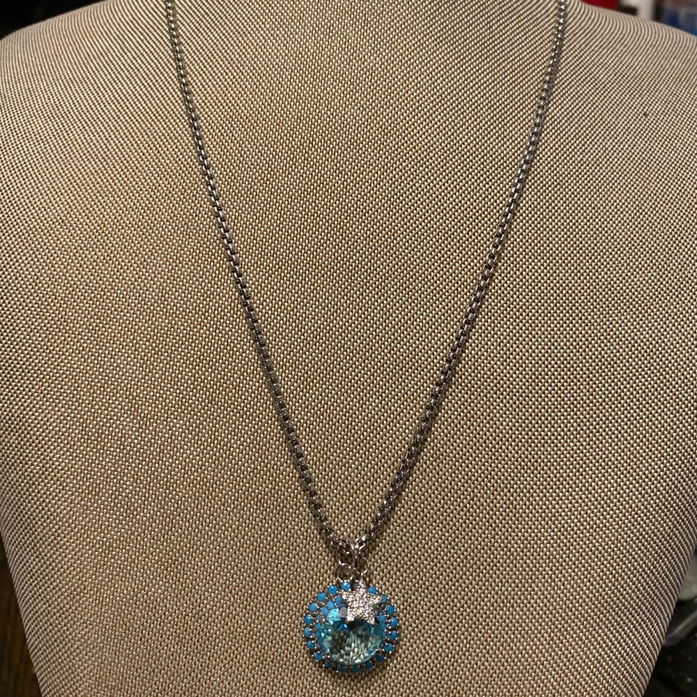 Elegant Silver and Blue Pendant Necklace
